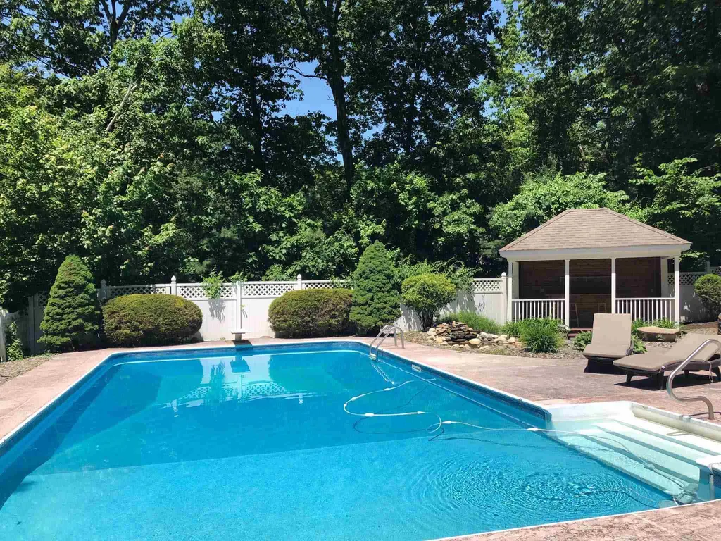 23 Hawthorne Road Windham NH 03087