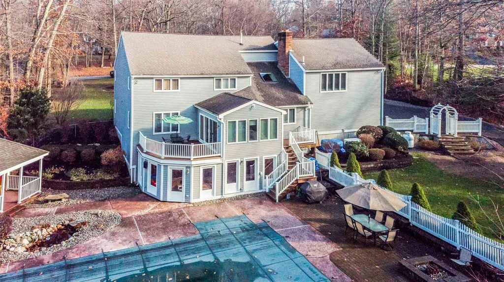 23 Hawthorne Road Windham NH 03087