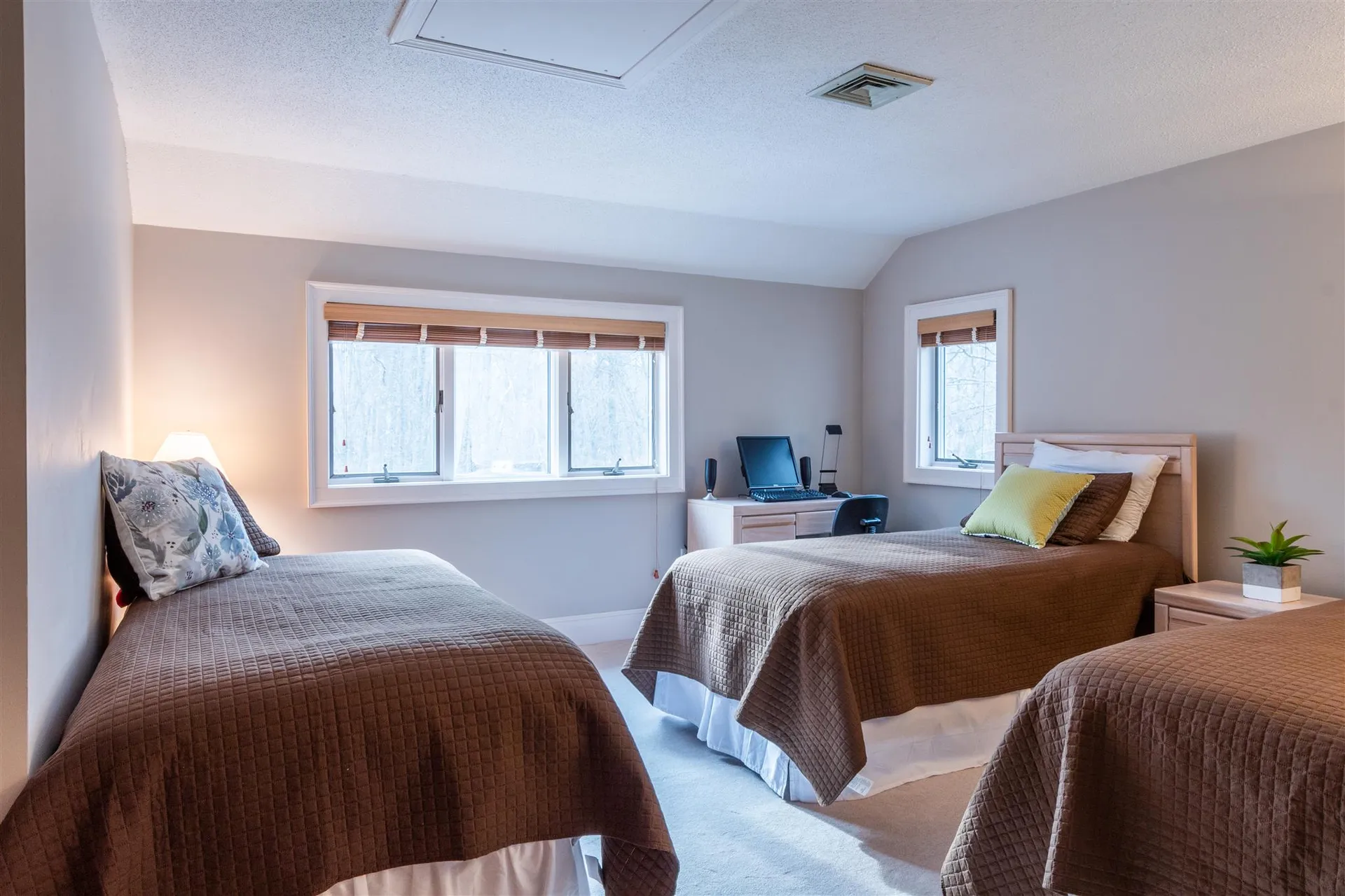23 Hawthorne Road Windham NH 03087