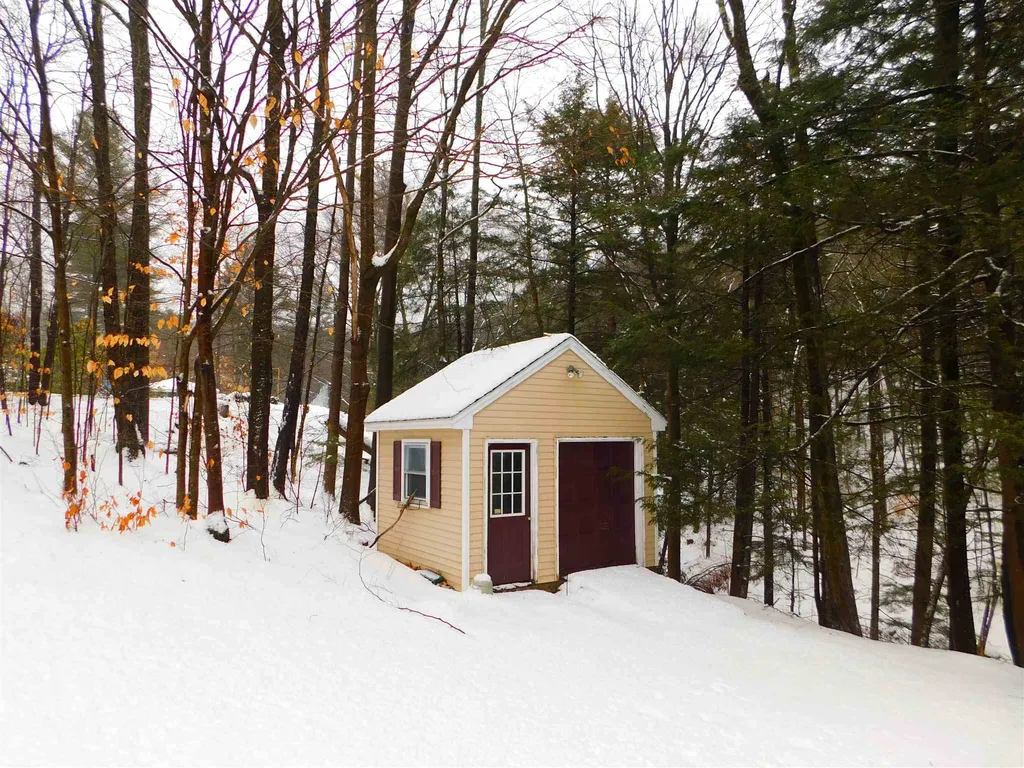 6 Tara Hill Lane Hinsdale NH 03451