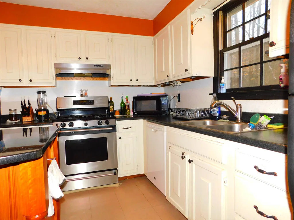 6 Tara Hill Lane Hinsdale NH 03451
