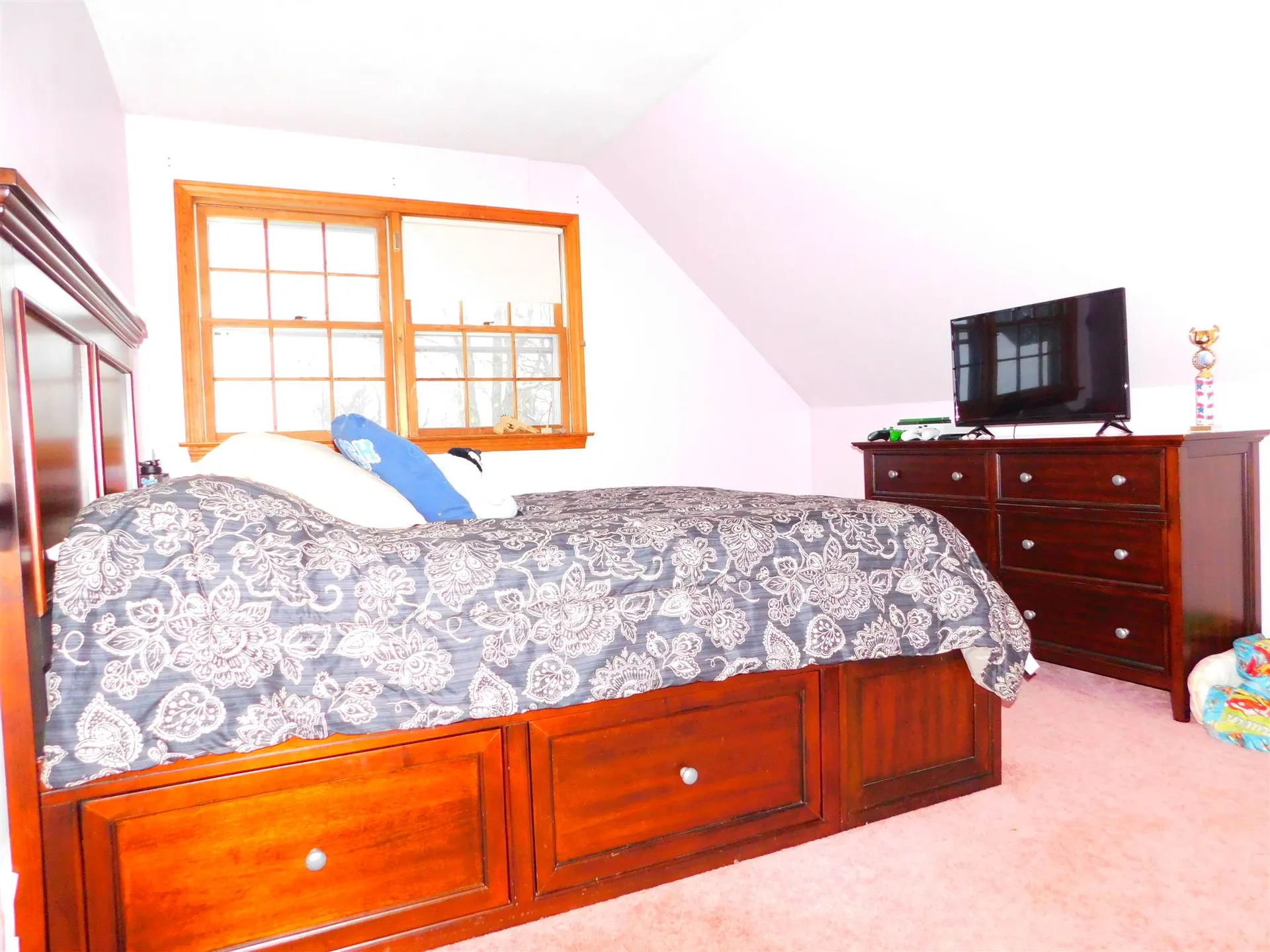 6 Tara Hill Lane Hinsdale NH 03451