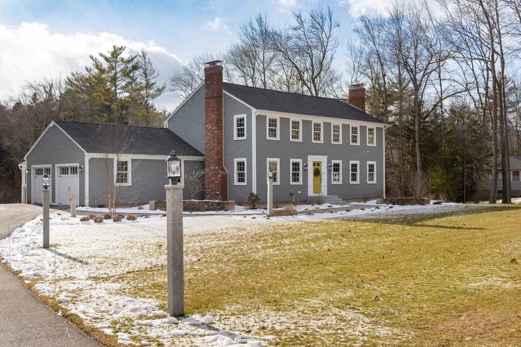 22 Chapel Road North Hampton NH 03862