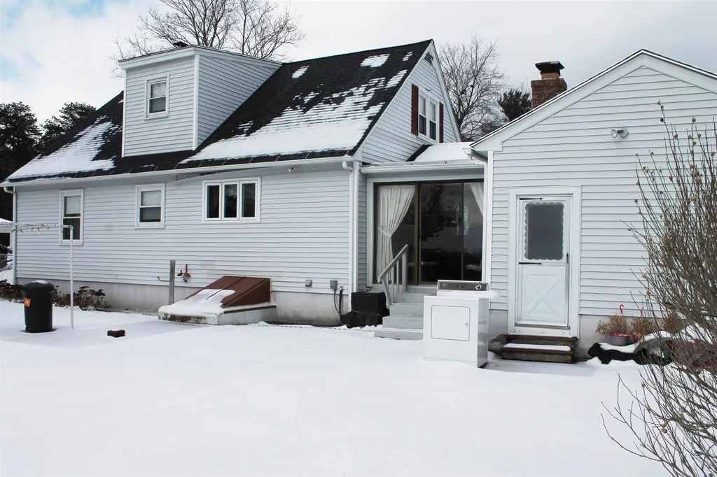 50 Pinedale Street Manchester NH 03102
