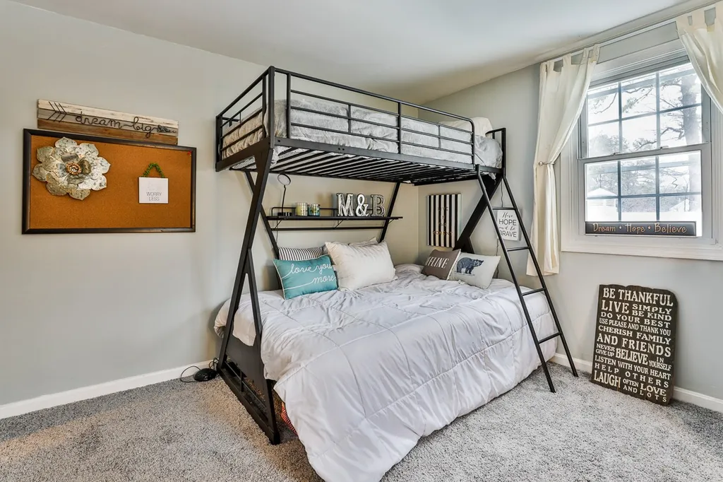 32 Hickory Drive Amherst NH 03031