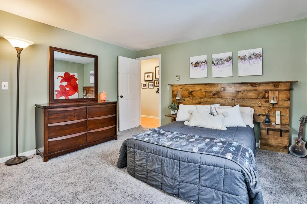 32 Hickory Drive Amherst NH 03031