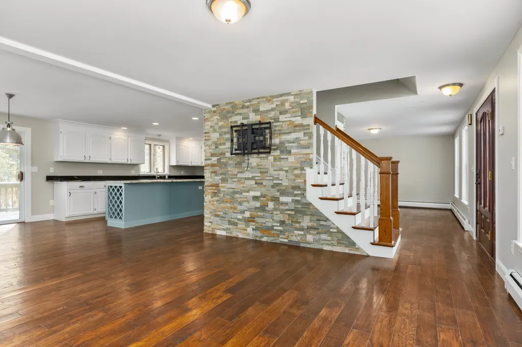 19 Spruce Lane Dover NH 03820