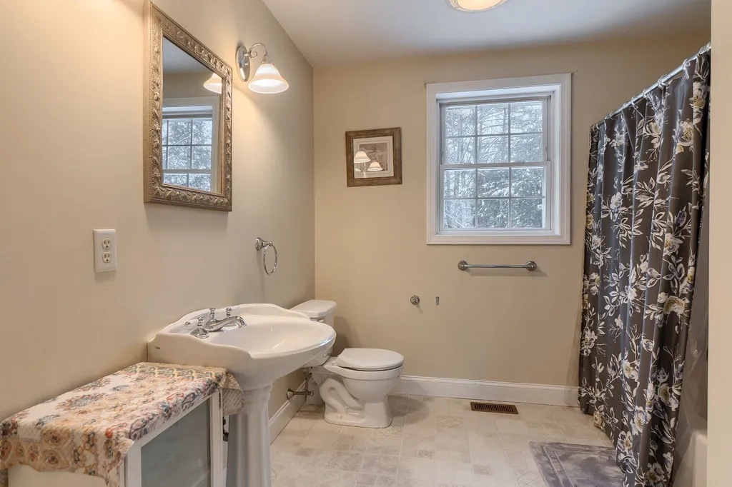 148 Odell Road Sandown NH 03873