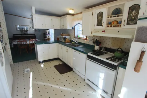 13 Brenda Street Nashua NH 03062