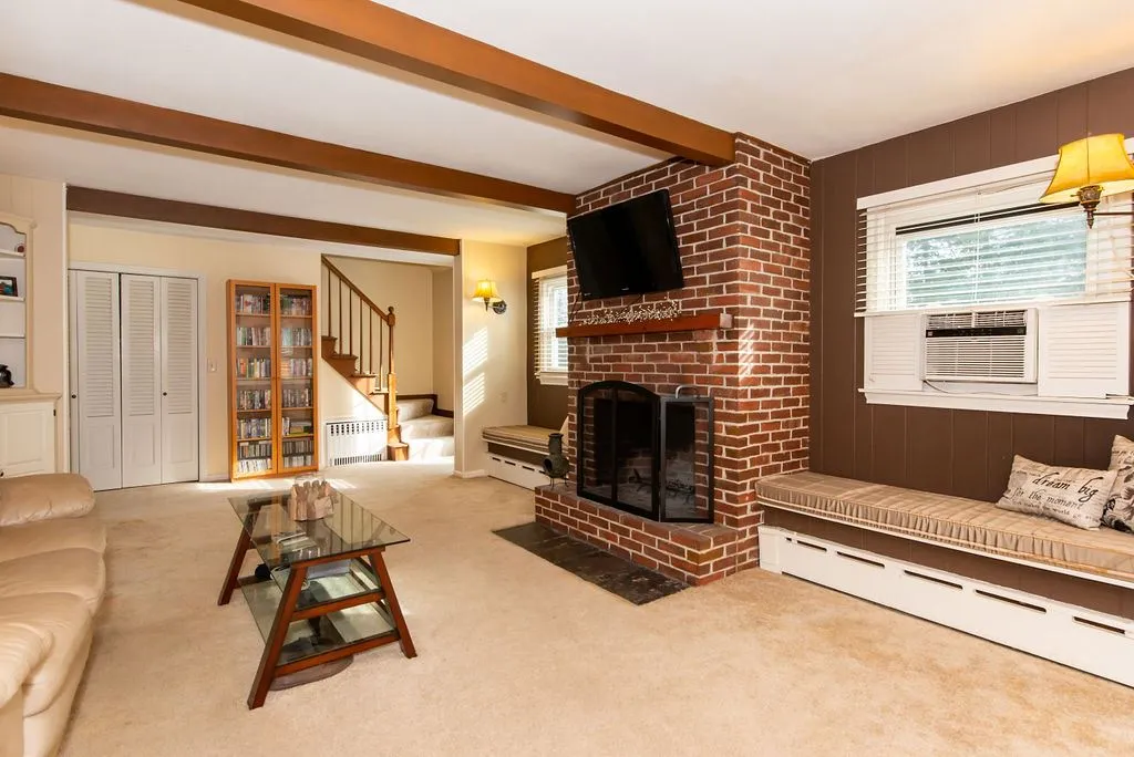 26 Lois Street Rochester NH 03867