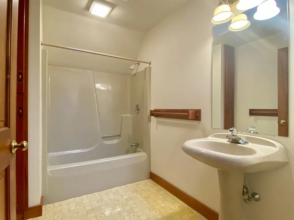 10 Twin Birch Lane Sunapee NH 03782