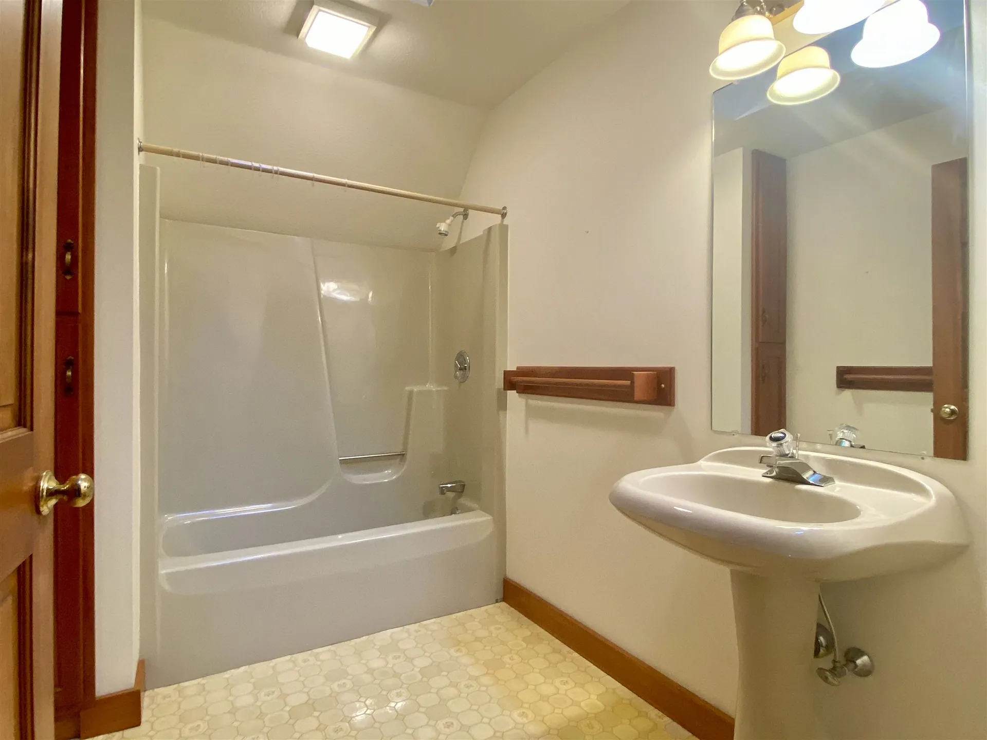 10 Twin Birch Lane Sunapee NH 03782