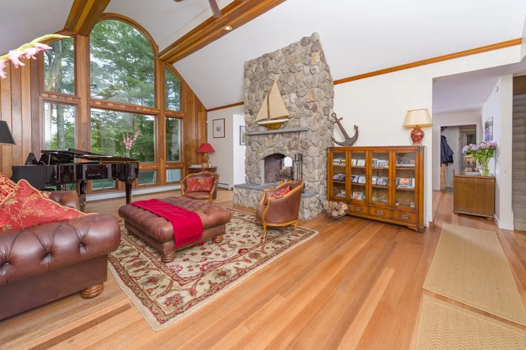 20 Pipers Point Lane Alton NH 03809