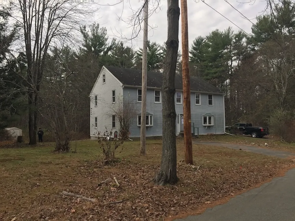 18 Woods Avenue Londonderry NH 03053