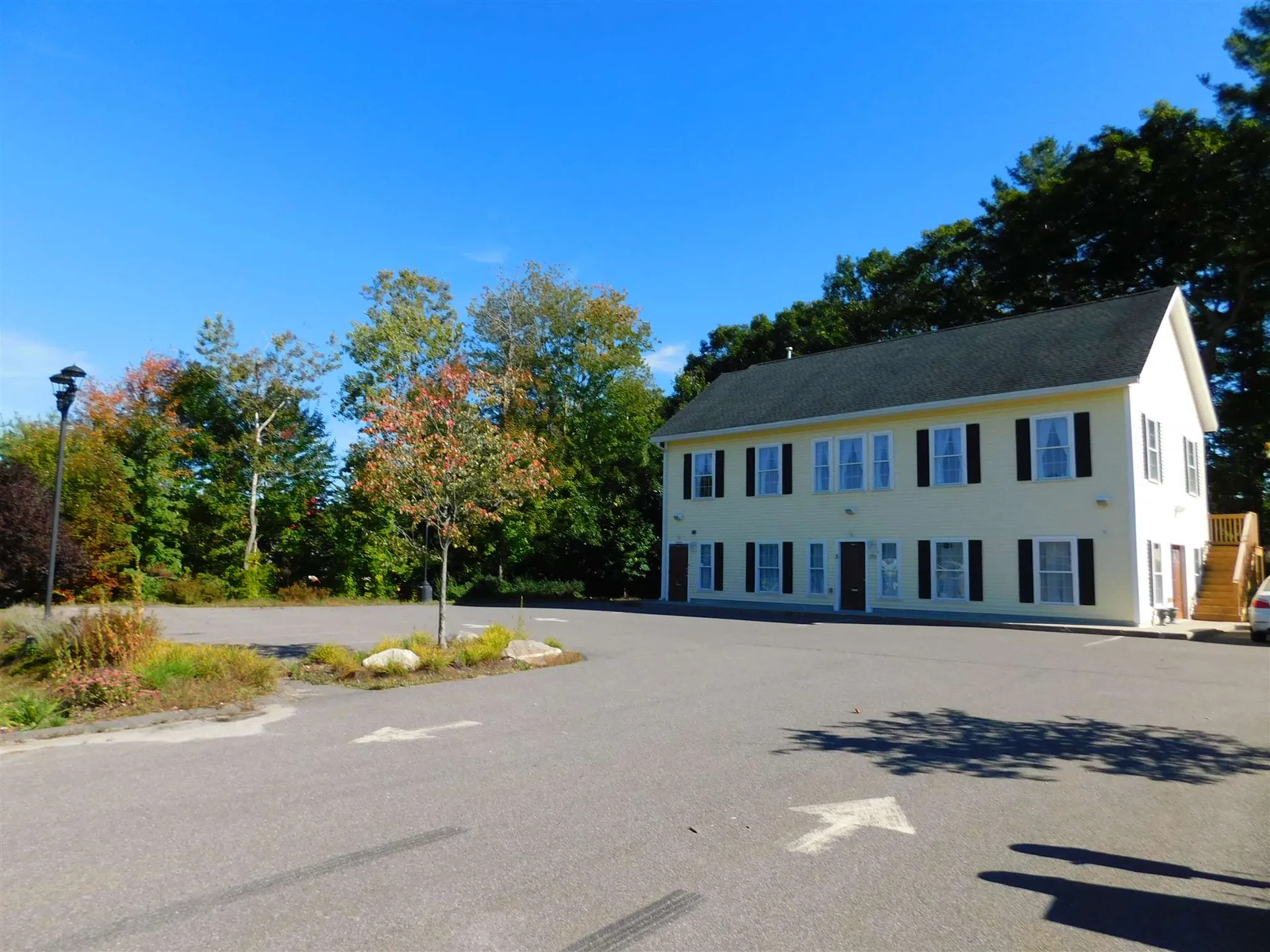 8 Mohawk Drive Londonderry NH 03053