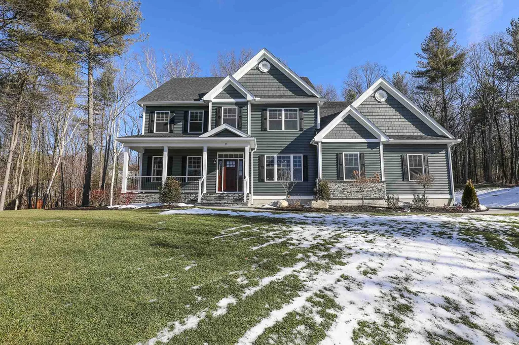 8 Arthur Avenue Hooksett NH 03106
