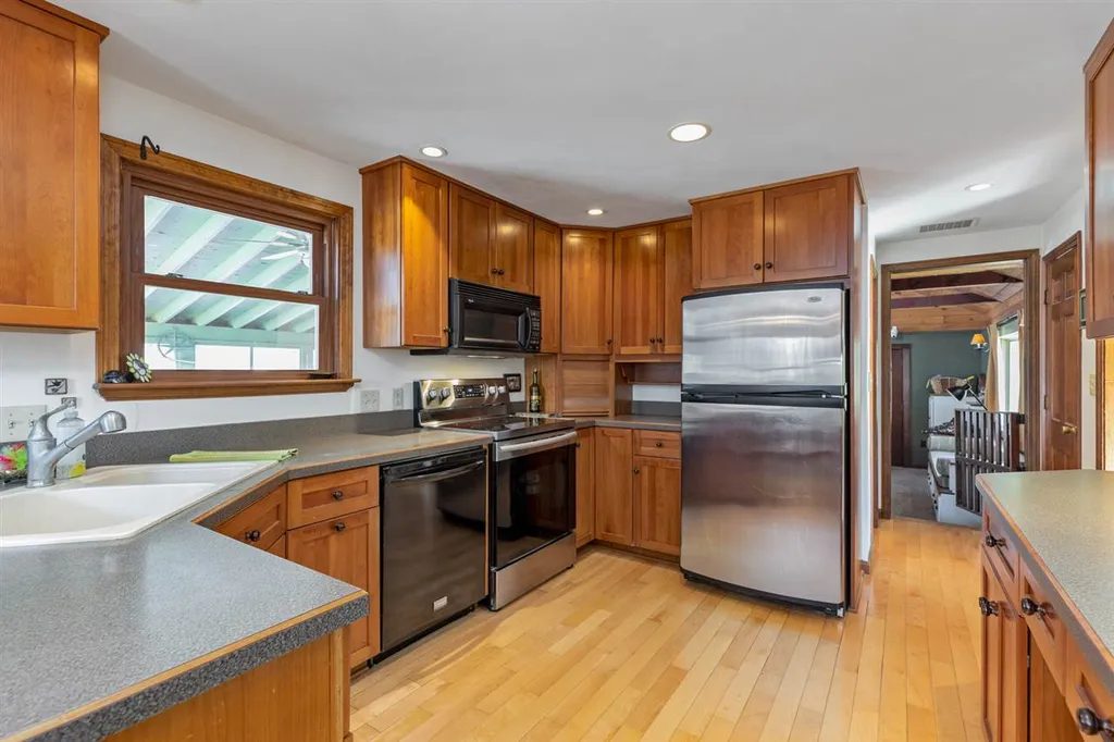 55 South Road North Hampton NH 03862