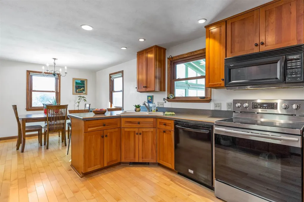55 South Road North Hampton NH 03862