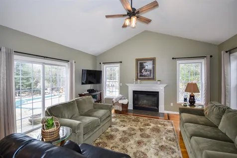 49 Quaker Lane Dover NH 03820