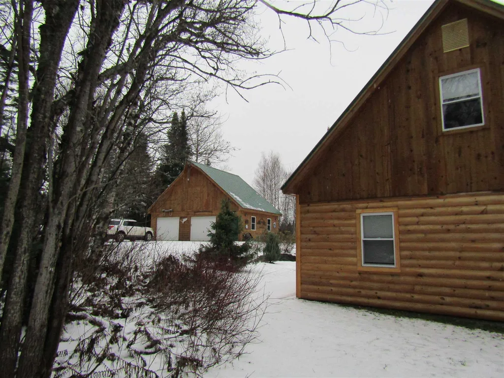 31 Woodcock Drive Pittsburg NH 03592