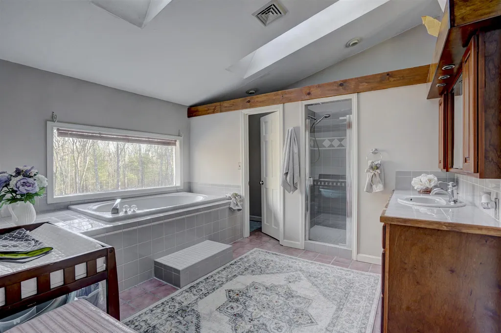 21 Richman Road Hudson NH 03051