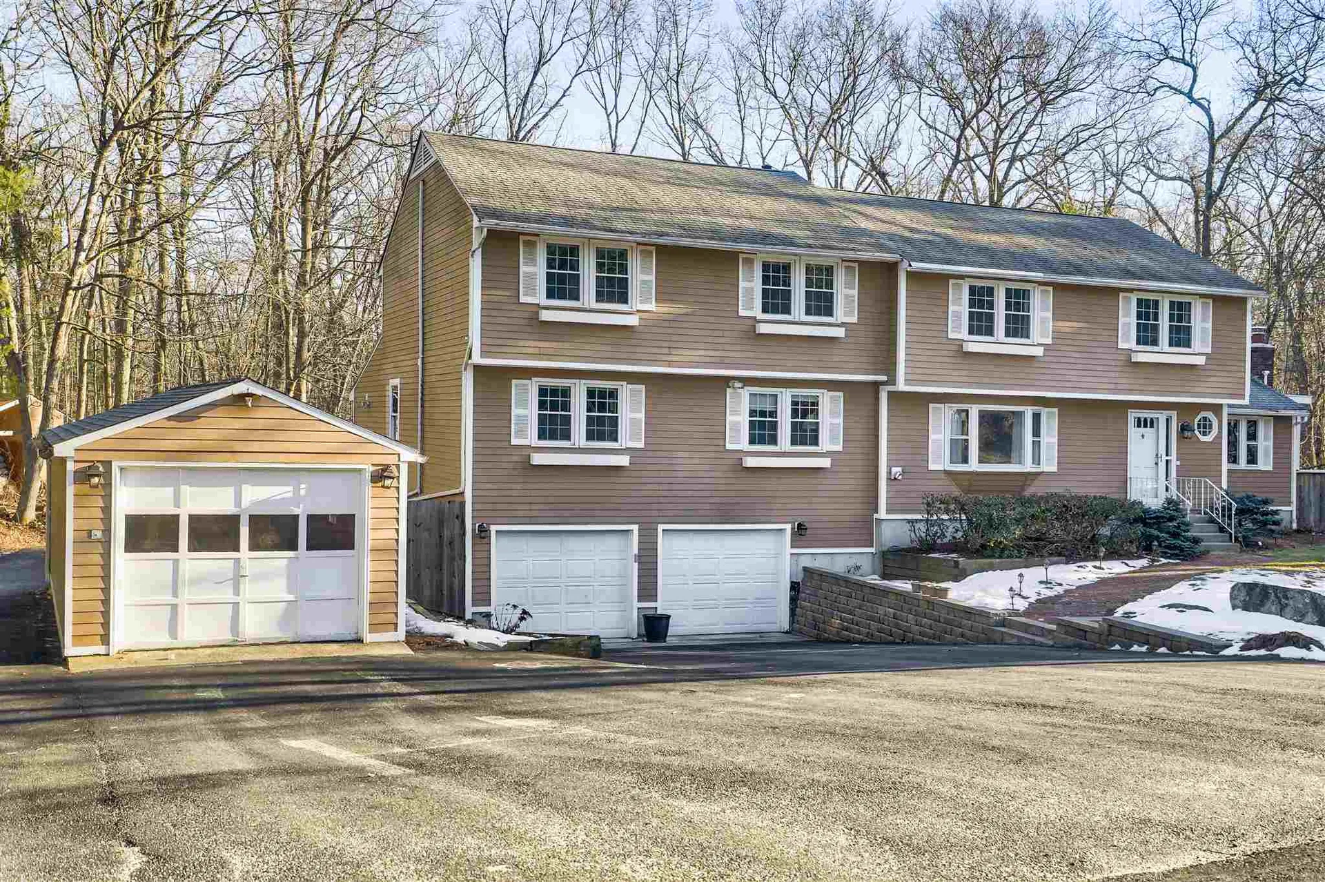 21 Richman Road Hudson NH 03051