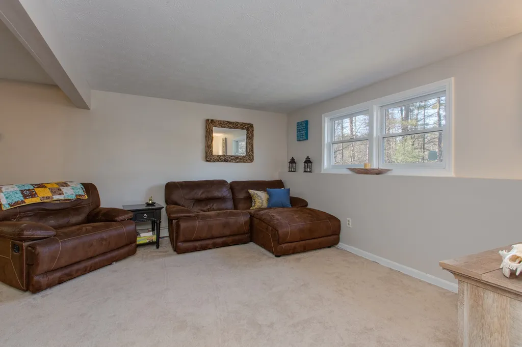 264 High Range Road Londonderry NH 03053