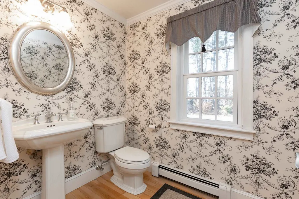 18 Smith Farm Road Stratham NH 03885