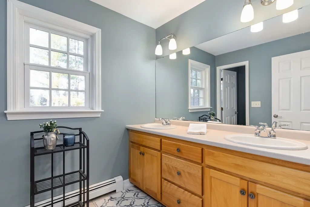 18 Smith Farm Road Stratham NH 03885