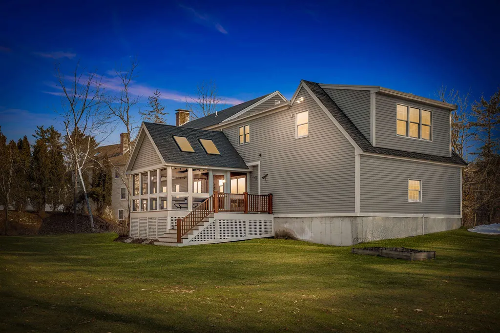 18 Smith Farm Road Stratham NH 03885