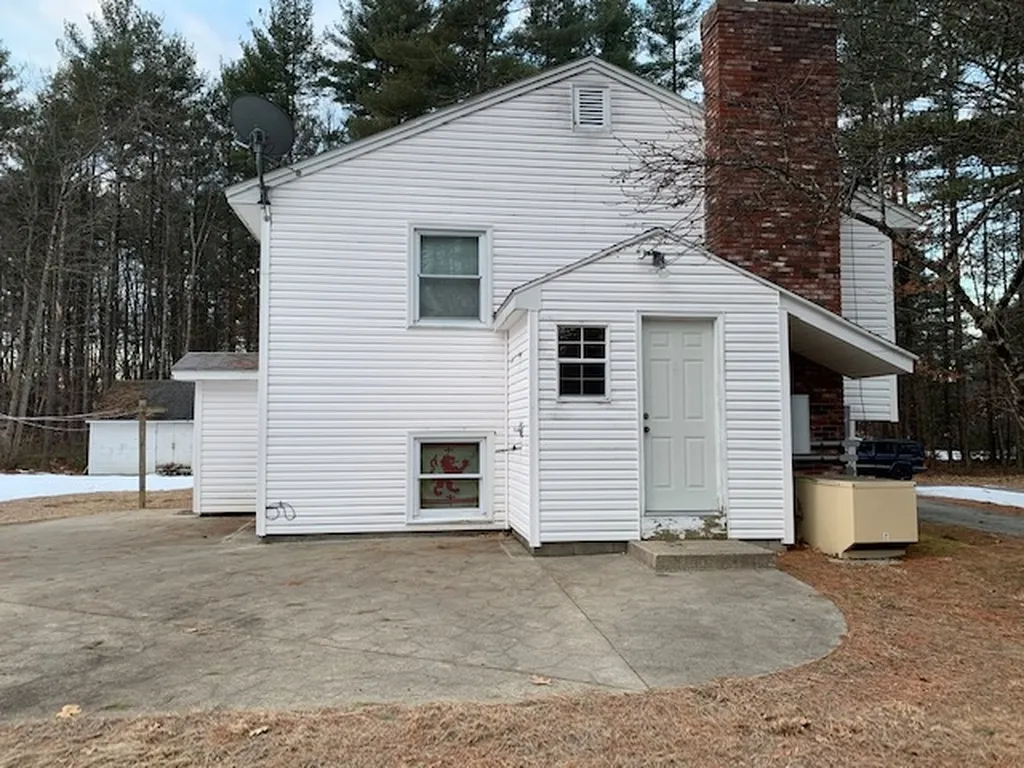 7 Nesenkeag Drive Litchfield NH 03052