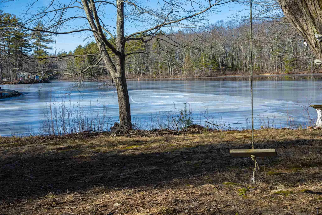 22 Cove Road East Kingston NH 03827