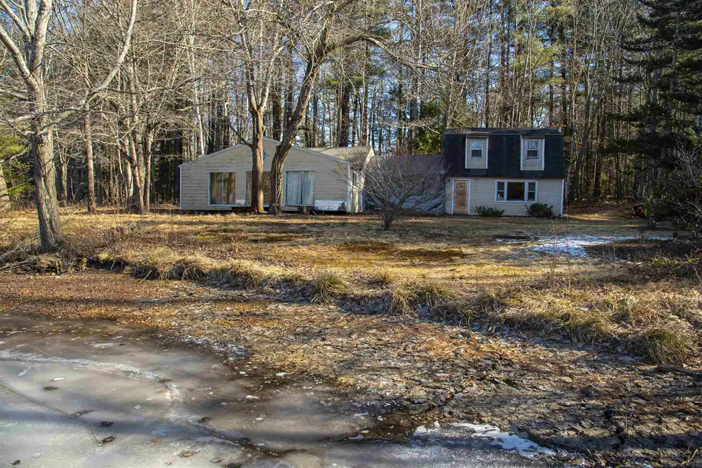 22 Cove Road East Kingston NH 03827