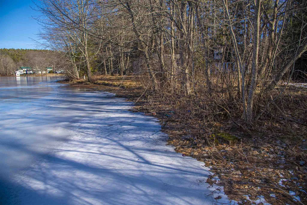 22 Cove Road East Kingston NH 03827