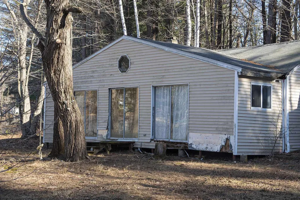 22 Cove Road East Kingston NH 03827