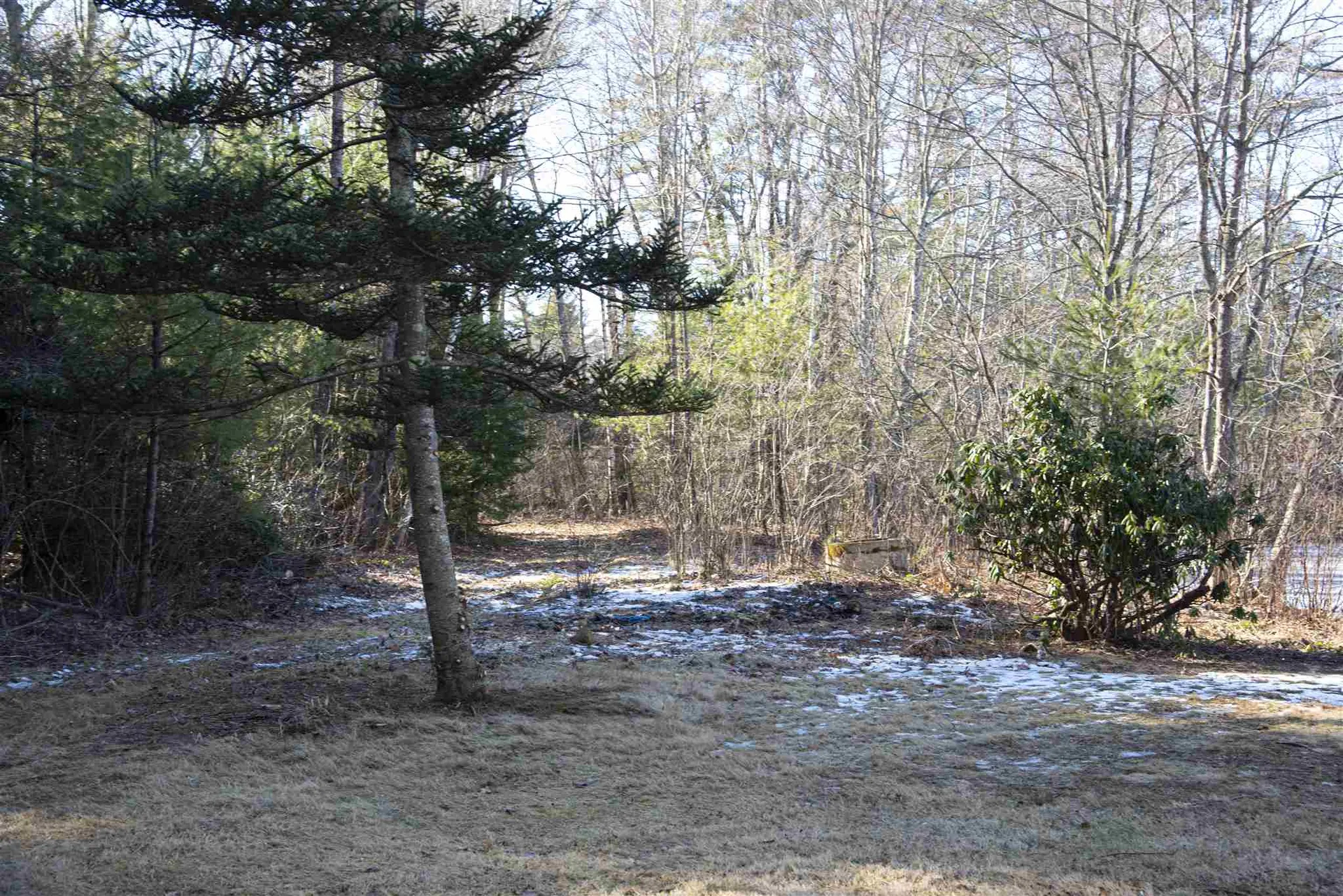 22 Cove Road East Kingston NH 03827