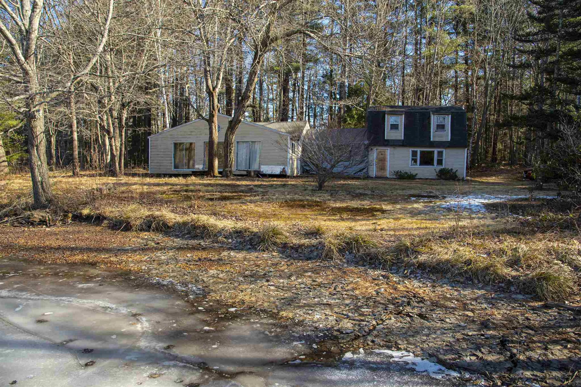 22 Cove Road East Kingston NH 03827