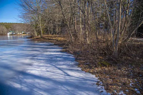 22 Cove Road East Kingston NH 03827