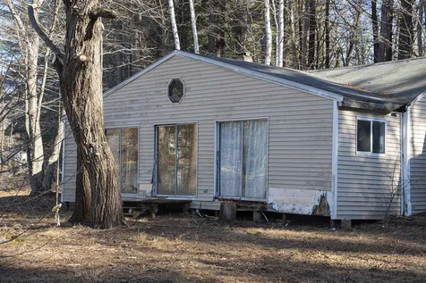 22 Cove Road East Kingston NH 03827