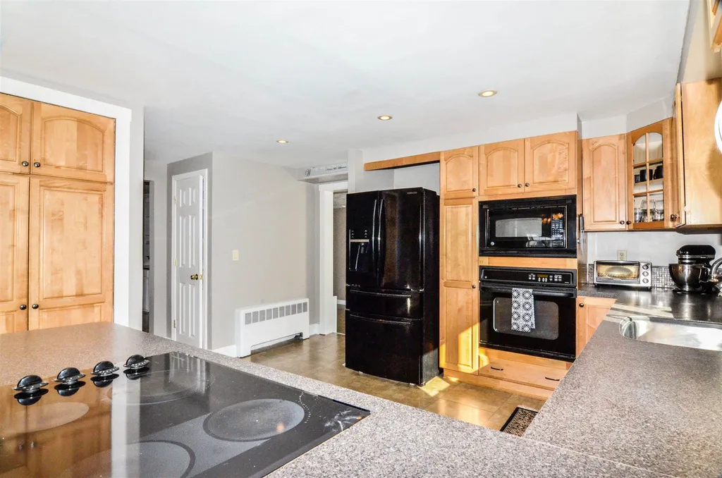 137 Edmond Street Goffstown NH 03045
