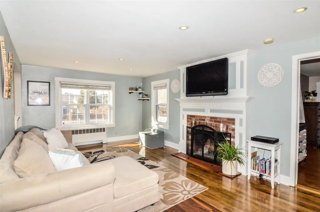 137 Edmond Street Goffstown NH 03045