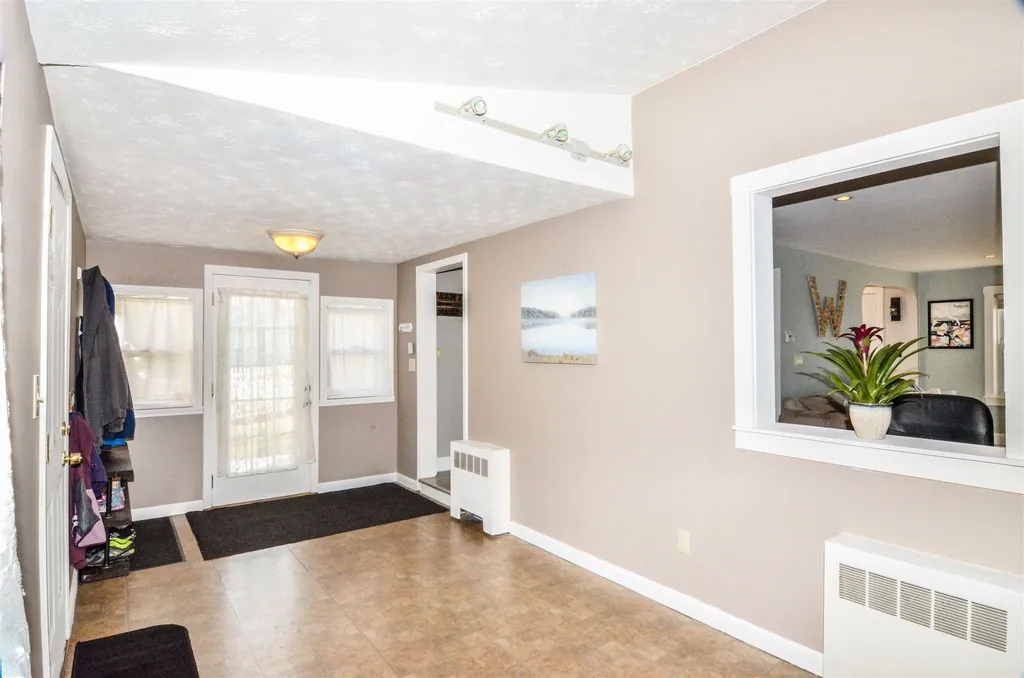 137 Edmond Street Goffstown NH 03045