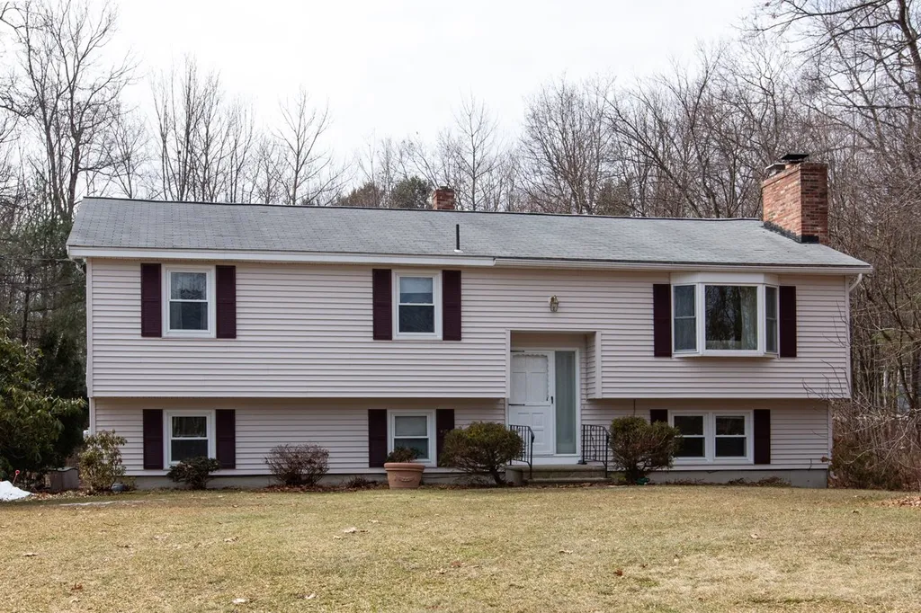 4 Debbie Terrace Derry NH 03038