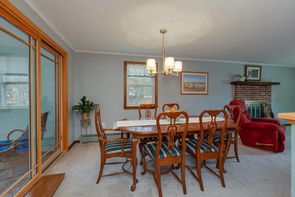 4 Debbie Terrace Derry NH 03038