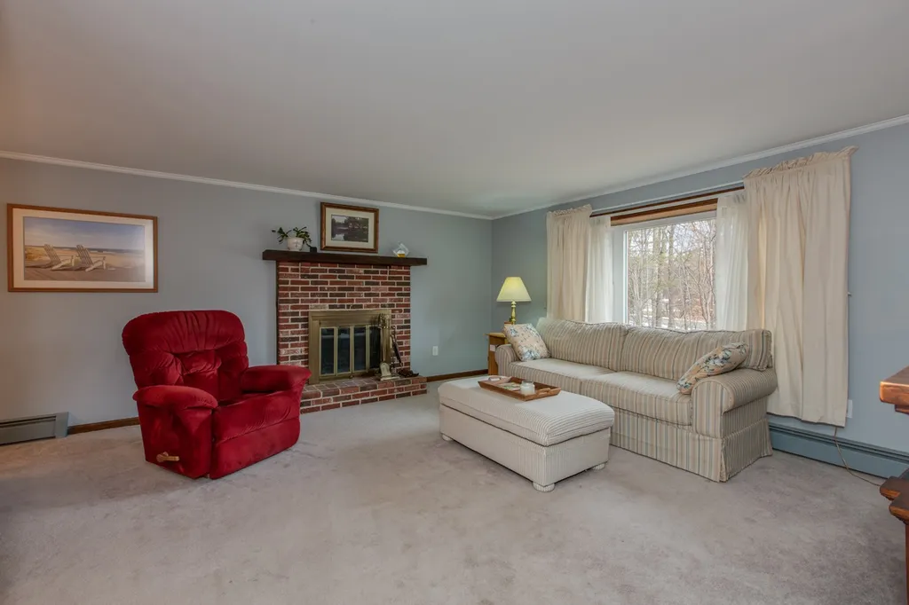 4 Debbie Terrace Derry NH 03038