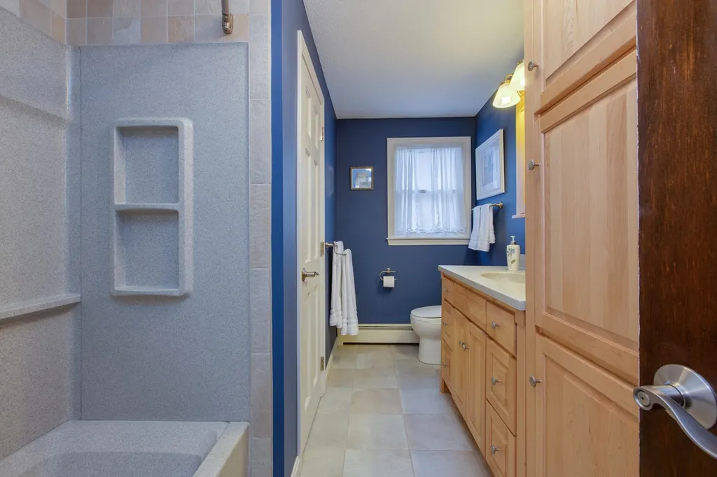 4 Debbie Terrace Derry NH 03038