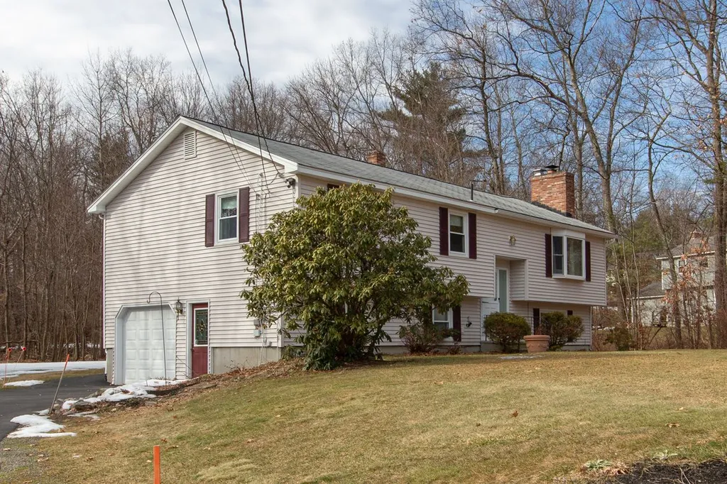 4 Debbie Terrace Derry NH 03038