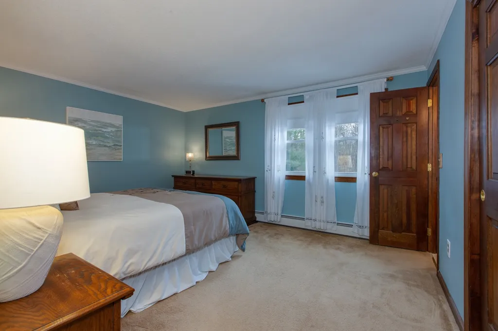 4 Debbie Terrace Derry NH 03038