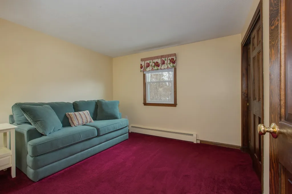 4 Debbie Terrace Derry NH 03038