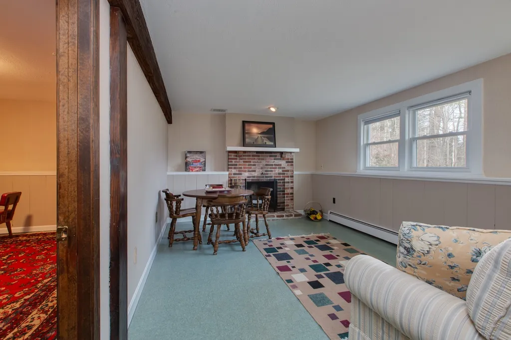 4 Debbie Terrace Derry NH 03038